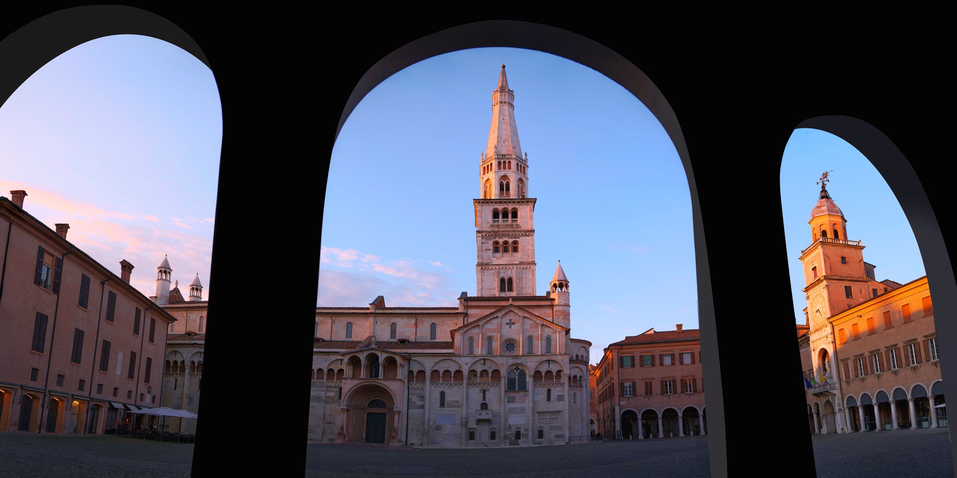 Skyline della città di modena in Piazza Grande in Emilia-Romagna, Italia