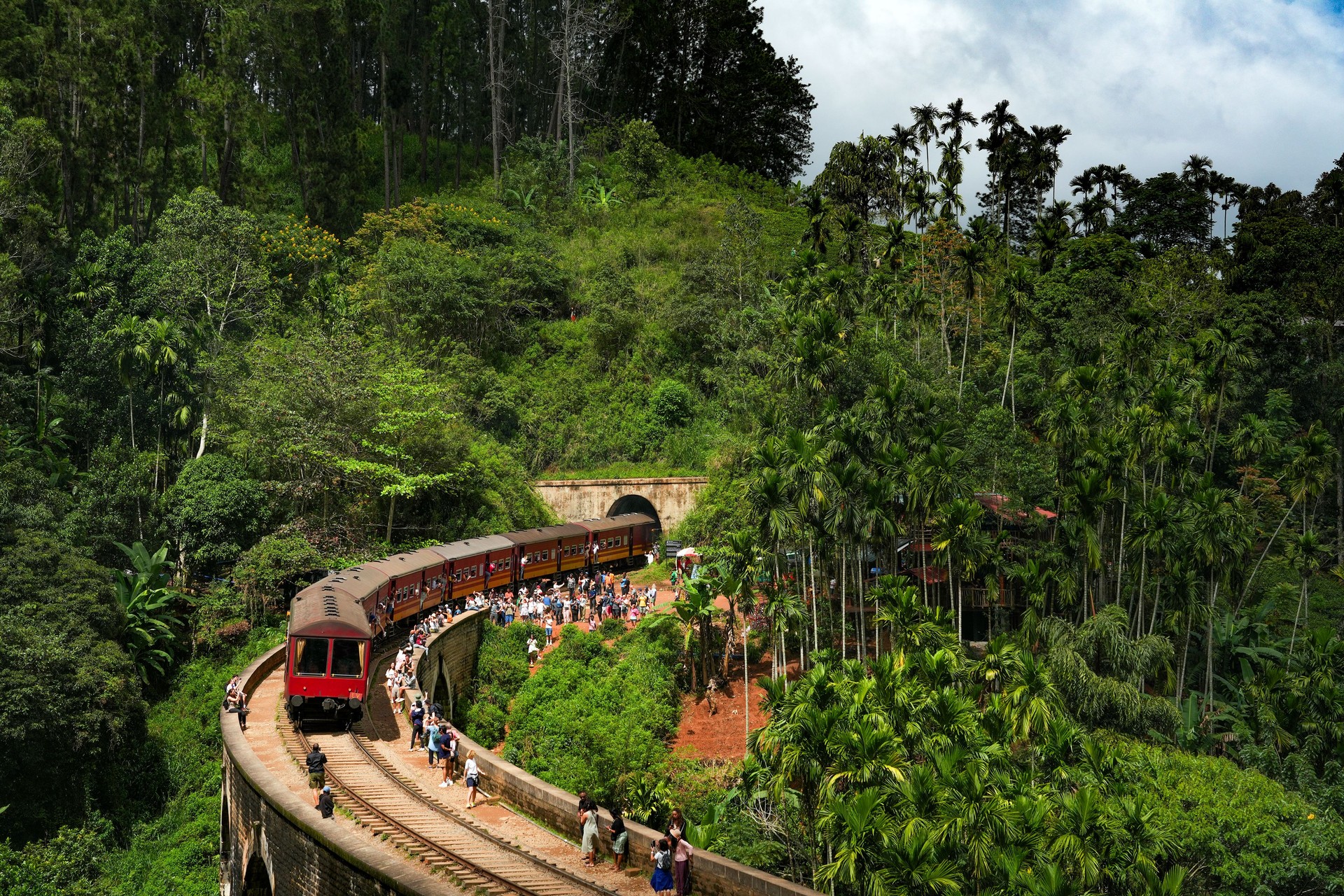 Nine Arches Demodara Bridge or the Bridge in the sky